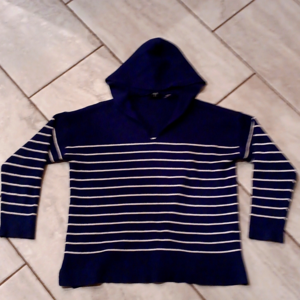 Tahari hooded gorgeous deep navy blue hooded sweater